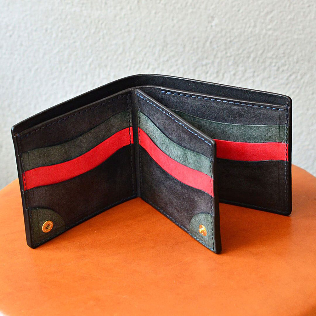 オーダーメイドで作製した二つ折り財布