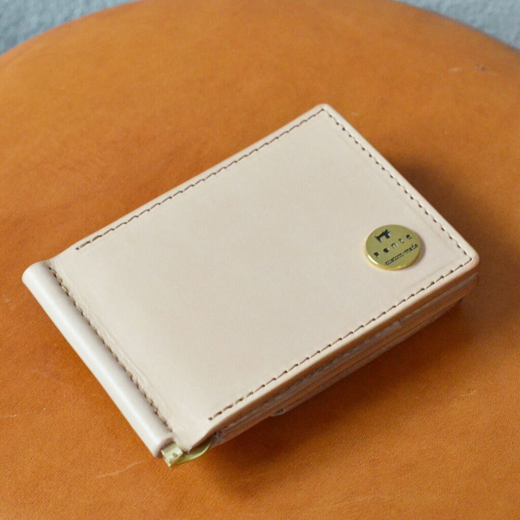 ヌメ革の小銭付マネークリップ