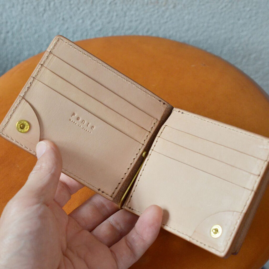 ヌメ革の小銭付マネークリップ