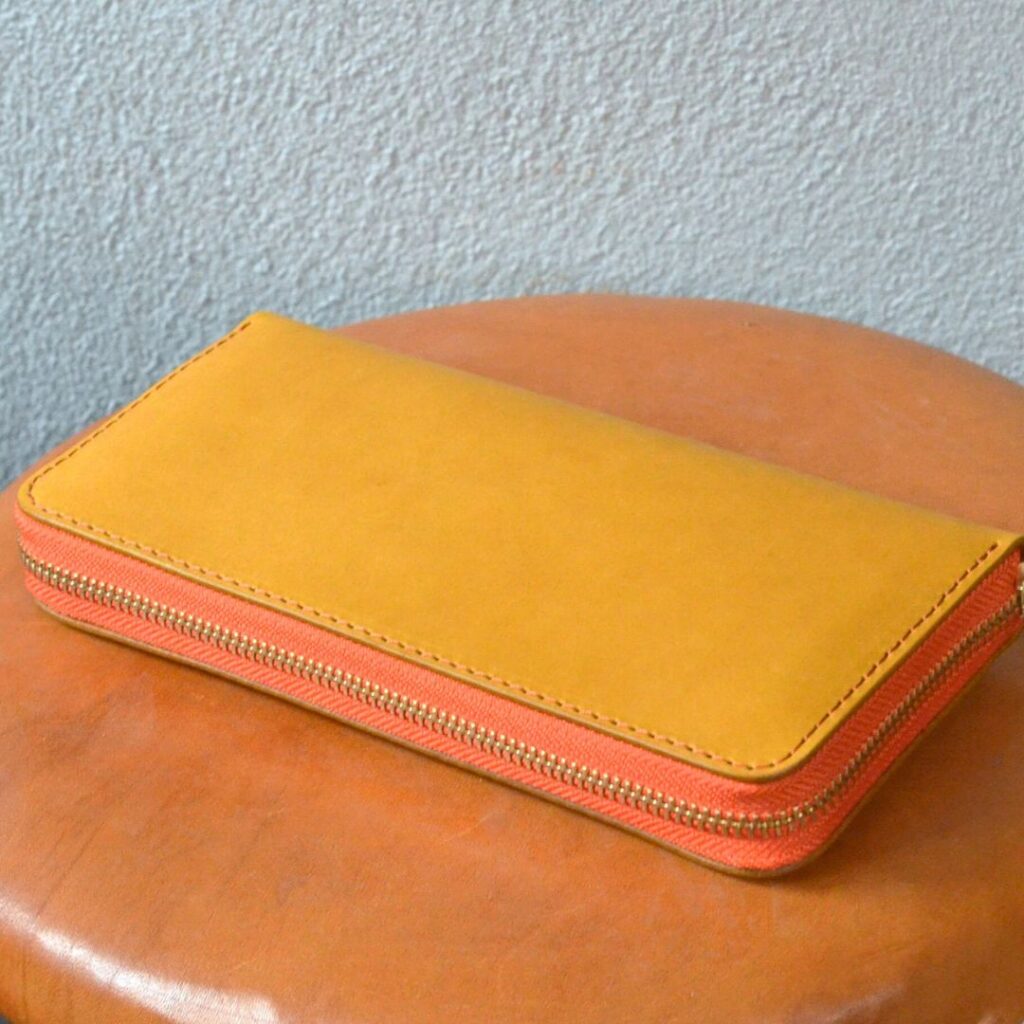 ターコイズとマスタードの財布