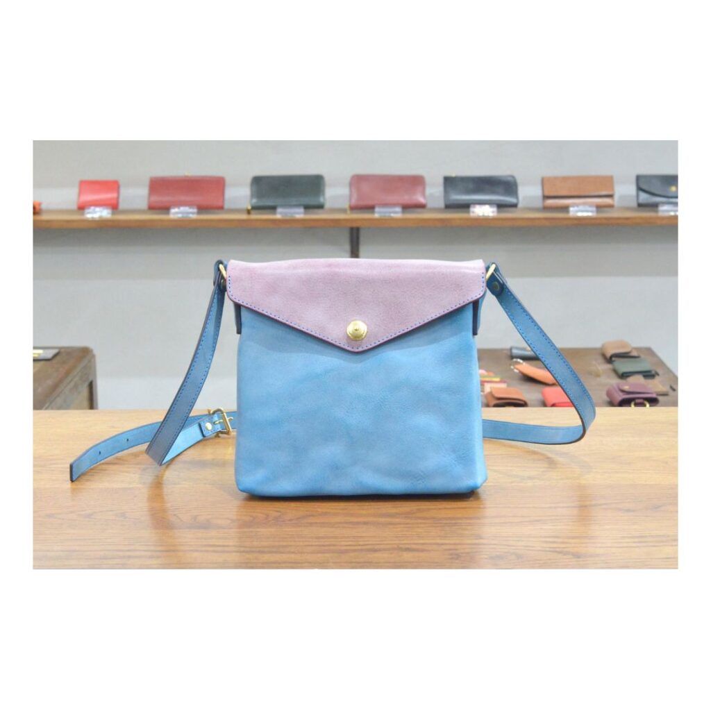 革のショルダーバッグ