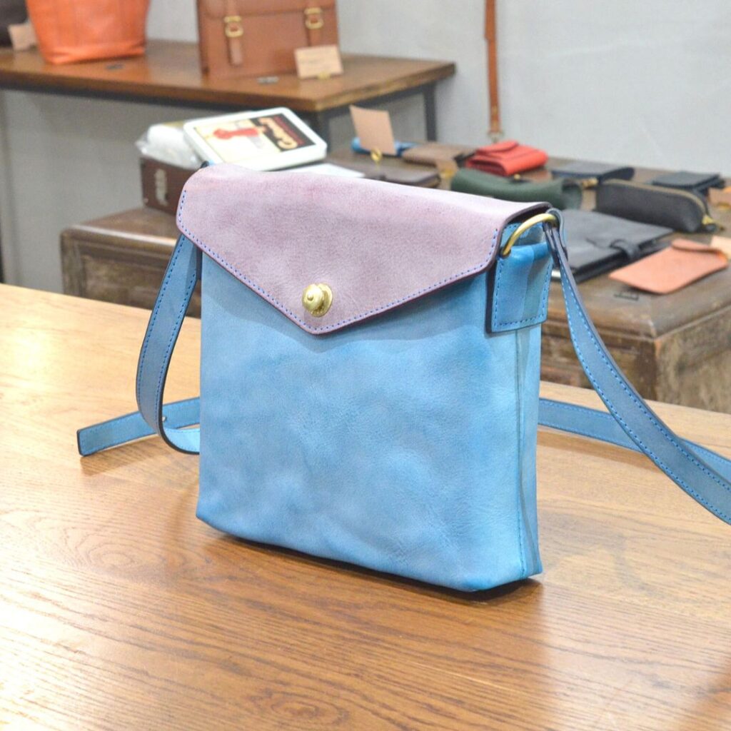 革のショルダーバッグ