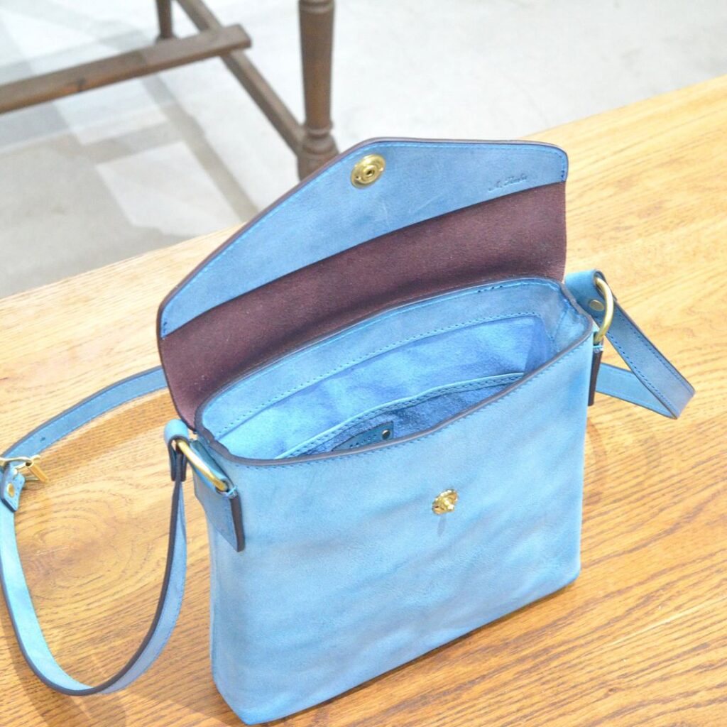 革のショルダーバッグ